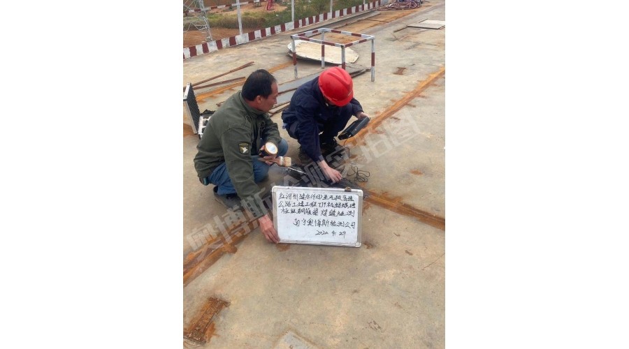 云南，紅河州建水至元陽高速公路土建工程，螞蝗塘匝道鋼箱梁焊縫檢測(cè)現(xiàn)場(chǎng)作業(yè)